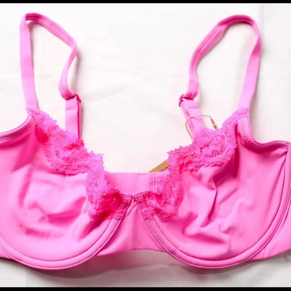 SKIMS FITS EVERYBODY UNDERWIRE SCOOP BRA PINK TAFFY 42DDD NWOT